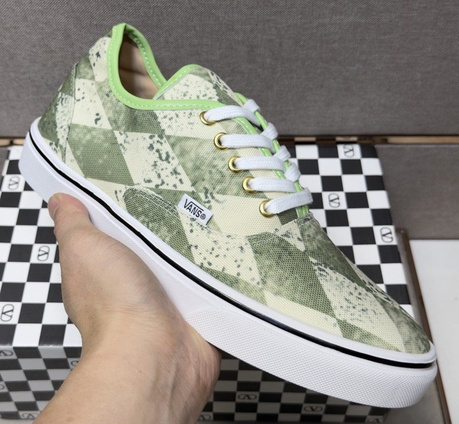 Vans Men's Green Camouflage Low-Top Sneakers